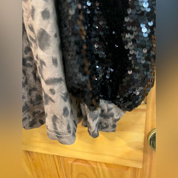 Gorgeous size L leopard print & black sequin Grace & Emma blouse - Picture 3 of 8